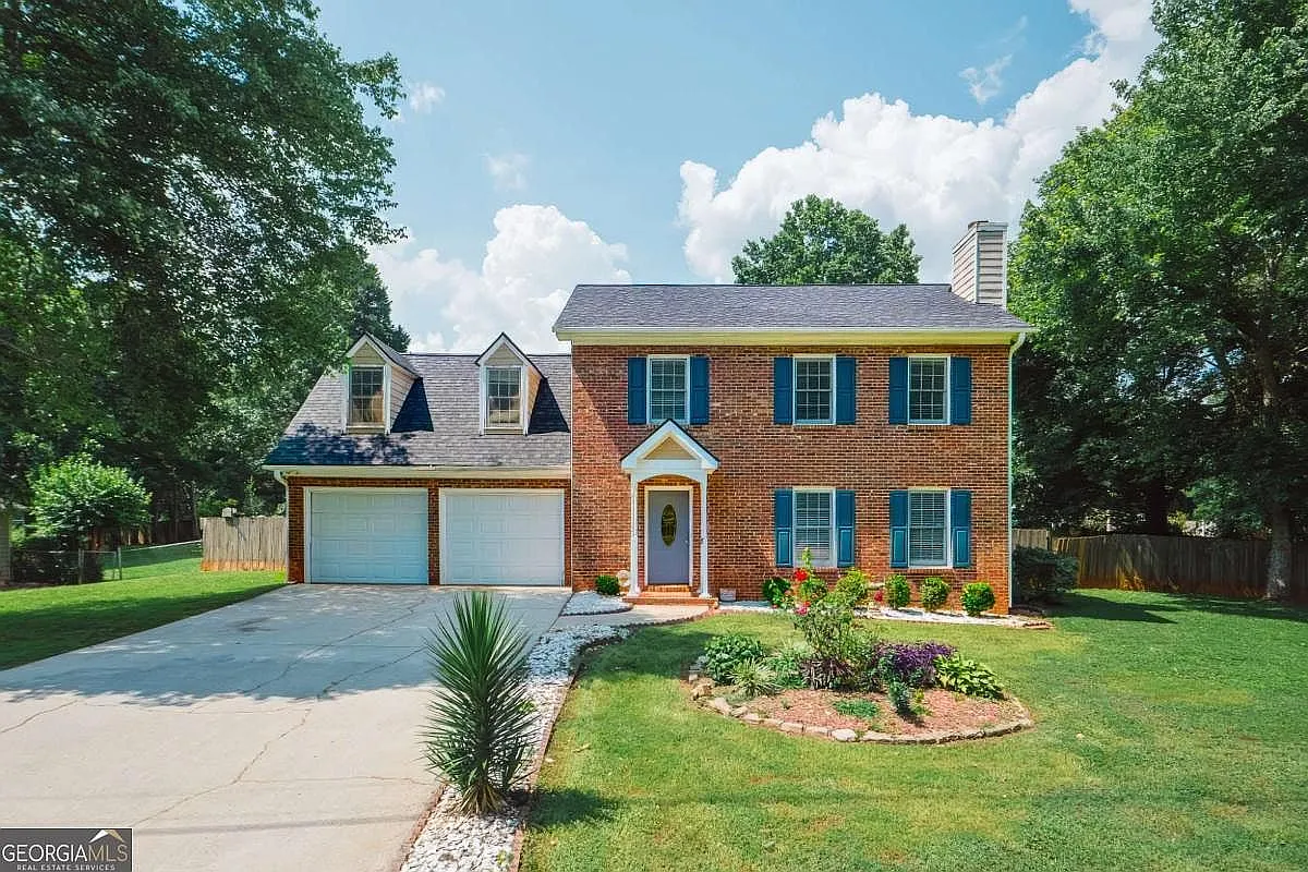4 bed, 2.5 bath, 1829 sqft, $2,000 — Photo 1