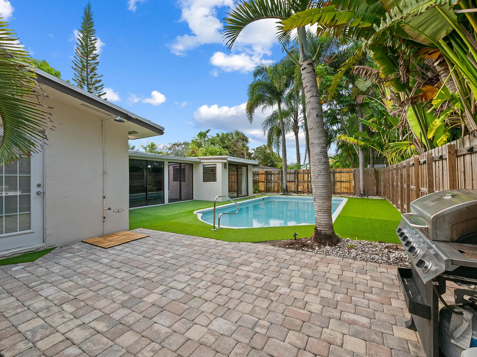 5 bed, 3.0 bath, 1916 sqft, $5,500 — Photo 3