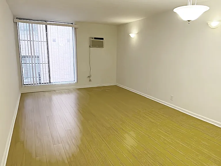 435 S Mariposa Ave — Photo 16