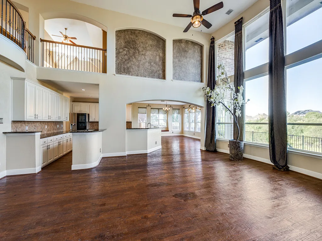 5 bed, 4864 sqft, $5,300 — Photo 4
