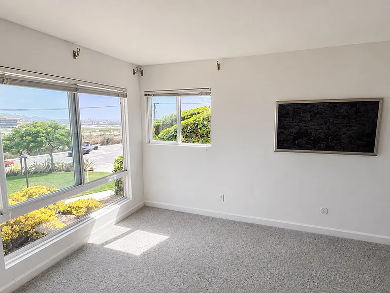 315 Longden Ln — Photo 16