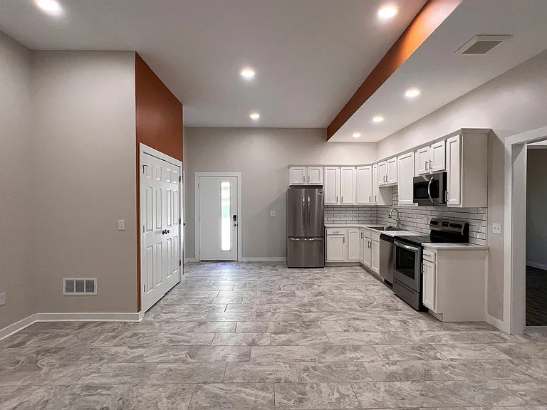 24 NW 6th St #103 — Photo 2