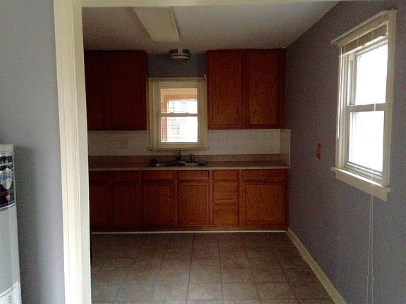 5th image of 1504 W Edgemoor Dr