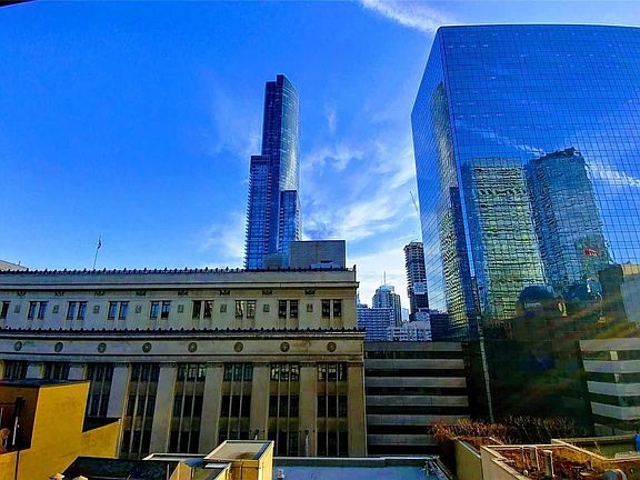 4th image of 15 Grenville St #803