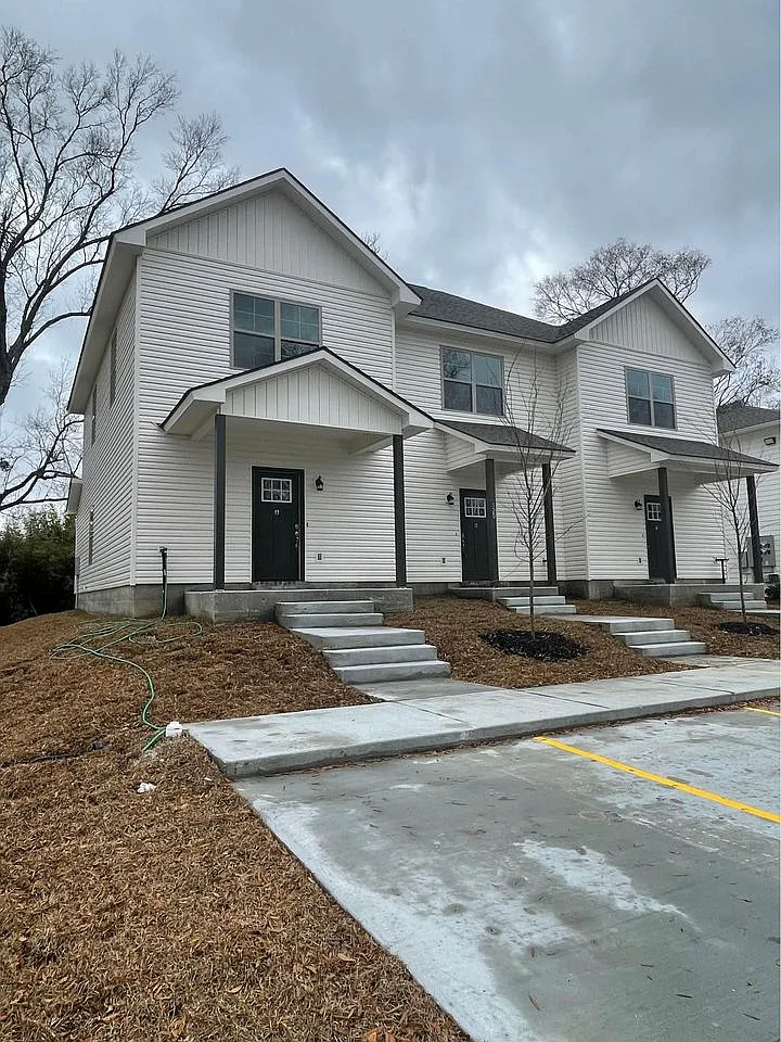 120 Thornton Ln — Photo 2
