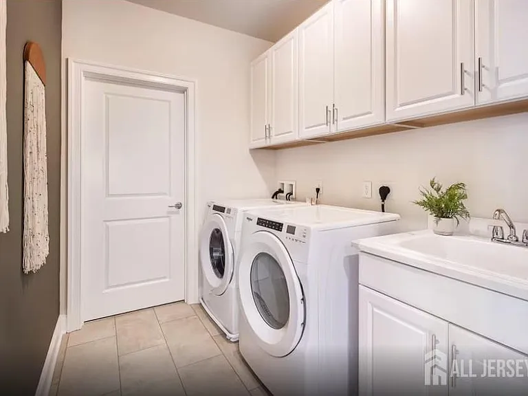 325 Sadie Cir — Photo 10