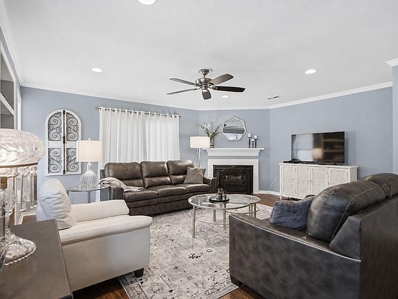 3rd image of 312 Mallard Ct
