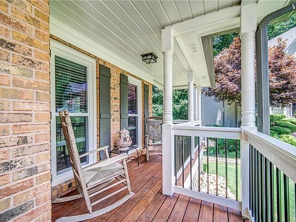 4th image of 2210 Lullwater Dr