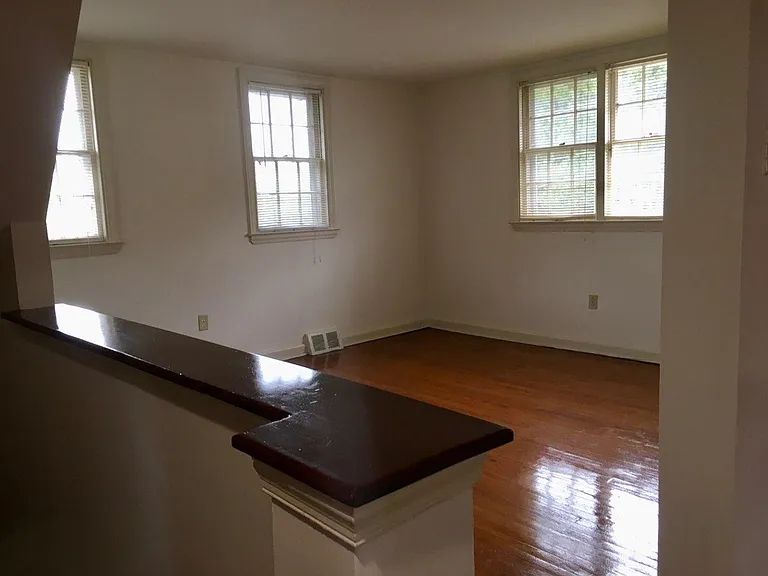 16 Saint Albans Ave #SAINT ALBANS PLACE — Photo 5