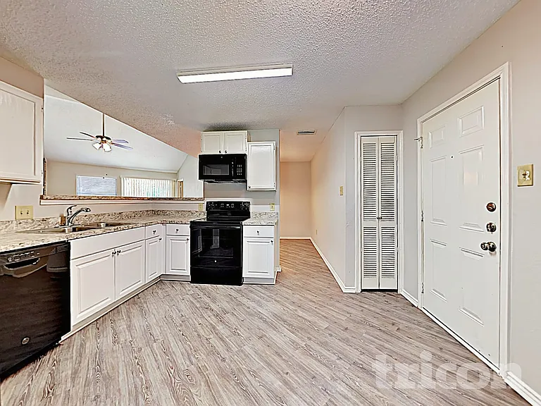 2537 Rialto Way — Photo 7