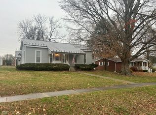 210 E York St, Rockville, IN 47872