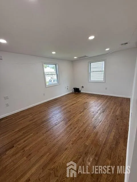 4 bed, 1.0 bath, 1308 sqft, $3,800 — Photo 2