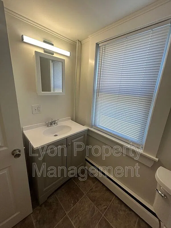 2 bed, 1.0 bath, $1,595 — Photo 4