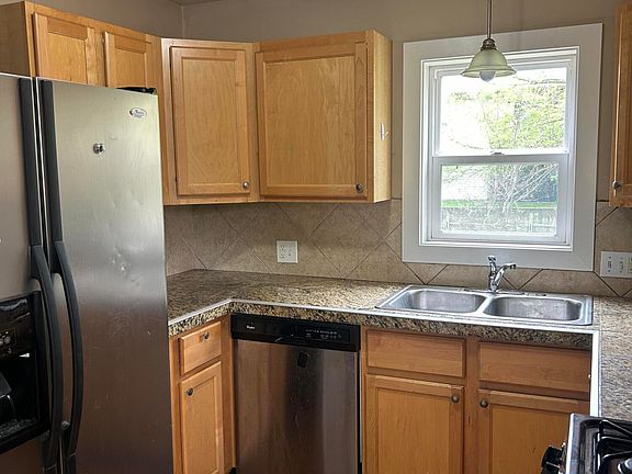 4th image of 864 Carrier Creek Blvd NE