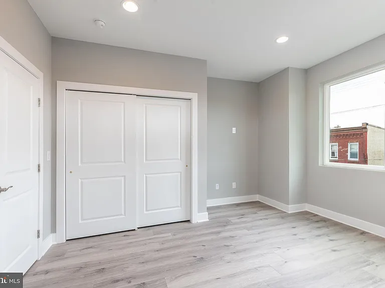 2729 W Glenwood Ave #1 — Photo 8