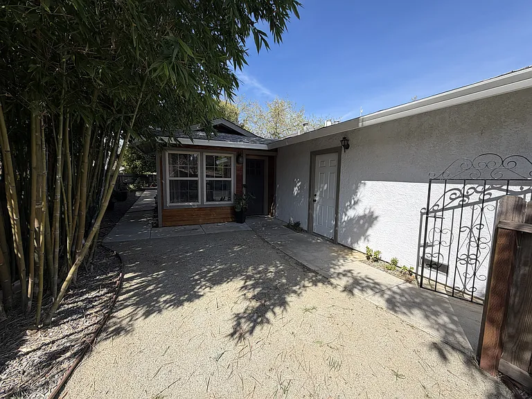 909 Bienville St — Photo 29