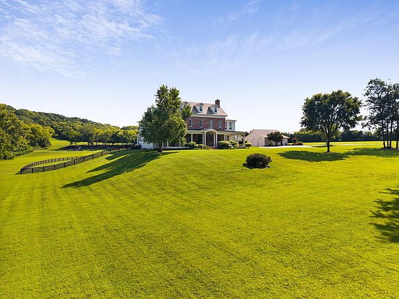 3rd image of 4810 Scenic Oaks Ln