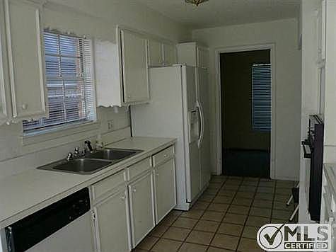 4th image of 2706 Golfing Green Dr