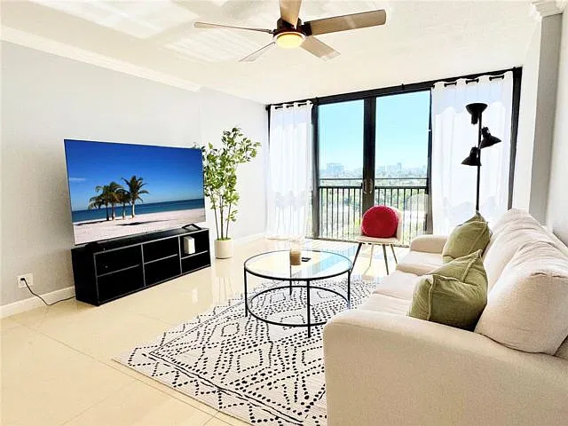 2 bed, 1.0 bath, $2,900 — Photo 2