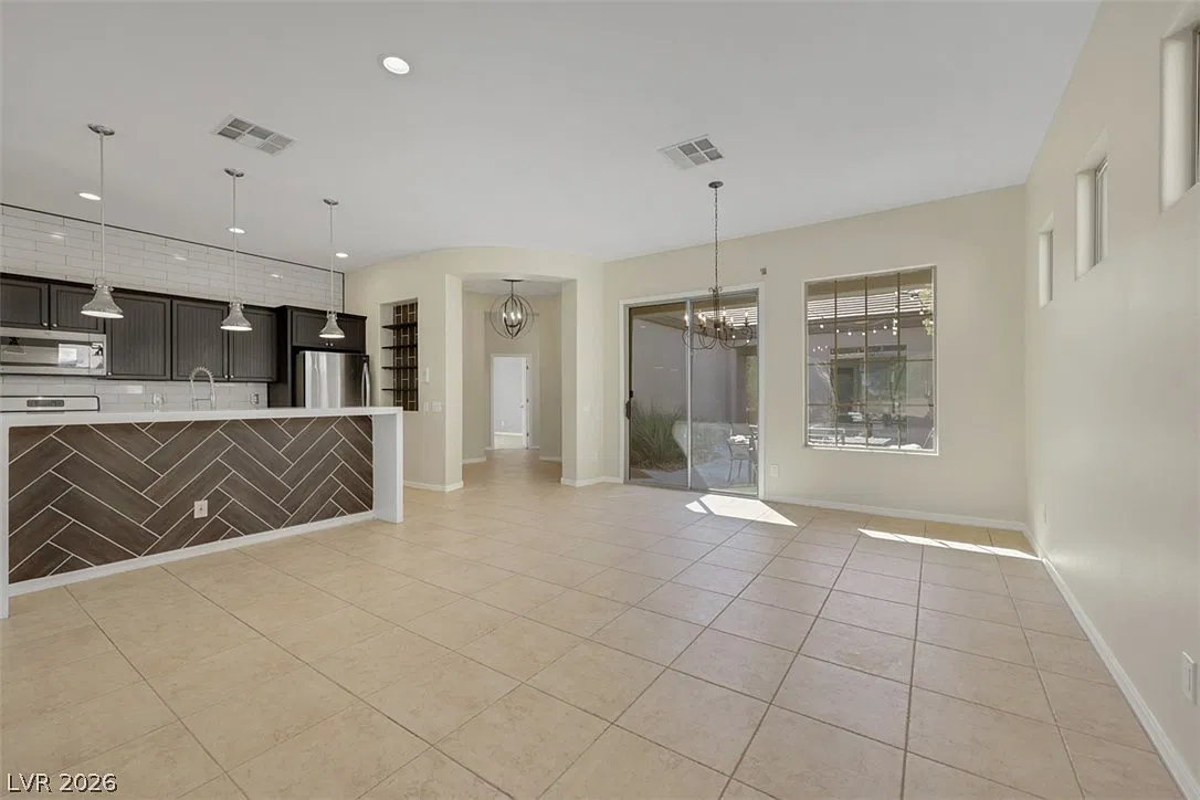 3 bed, 3.0 bath, 1905 sqft, $3,000 — Photo 3