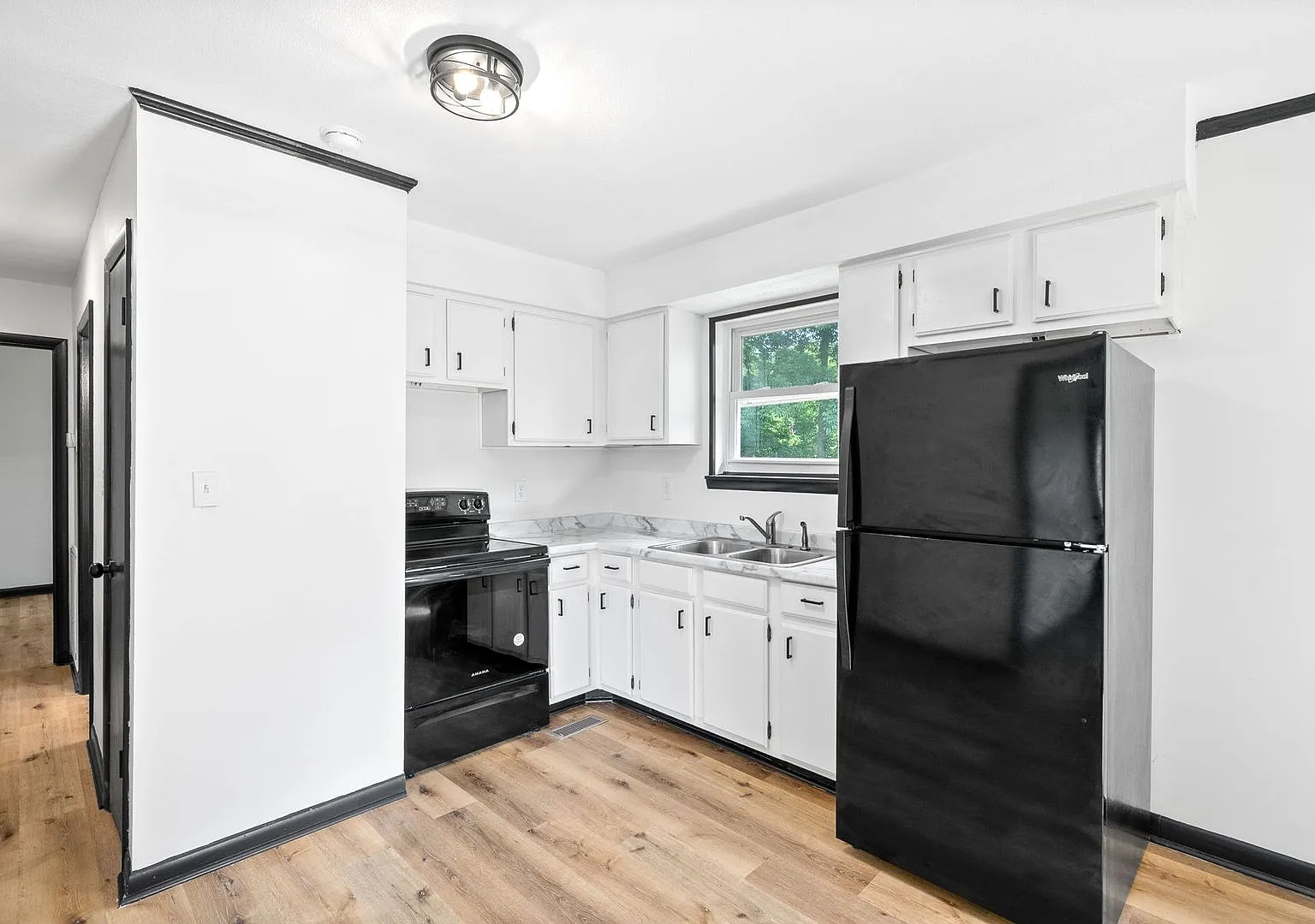 Newly Renovated 3 Bedroom Home For Rent Near Post! — Photo 3