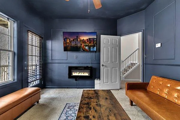 4 bed, 3.5 bath, 2400 sqft, $2,700 — Photo 2