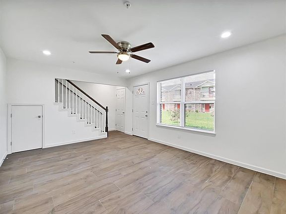 3rd image of 211 Fairfax Ln