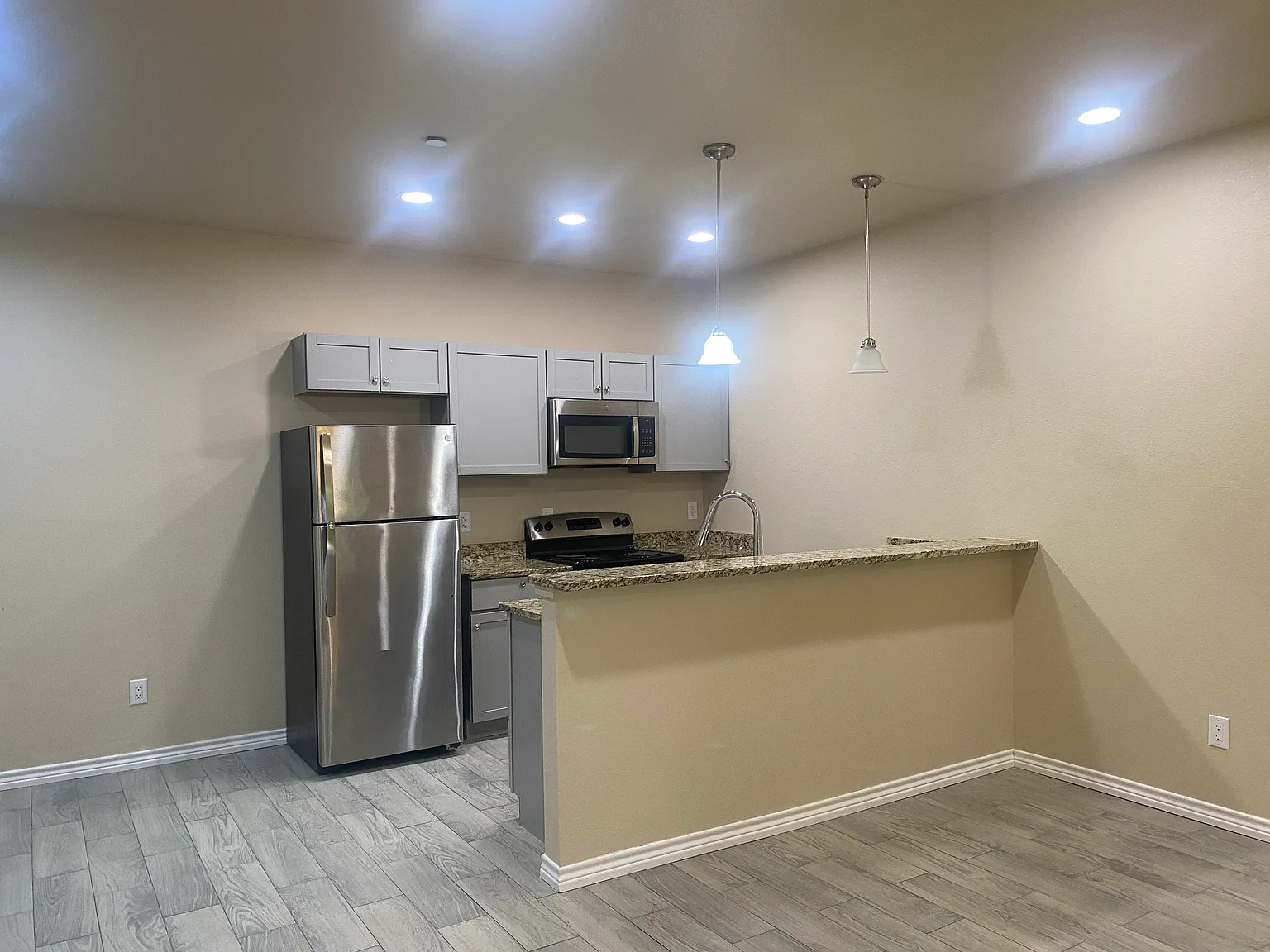 3 bed, 1029 sqft, $1,350 — Photo 3