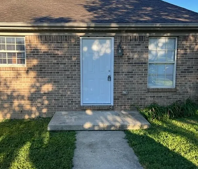 301 Parker Pl — Photo 1