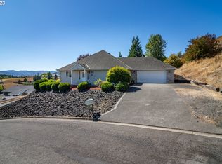 4666 Melody Ln, Roseburg, OR 97471