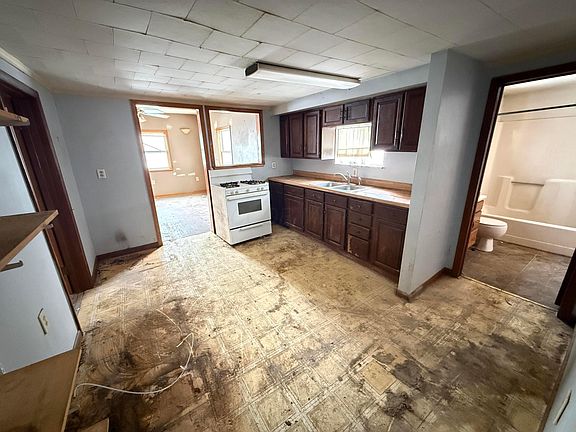 5th image of 621 Washington Ave