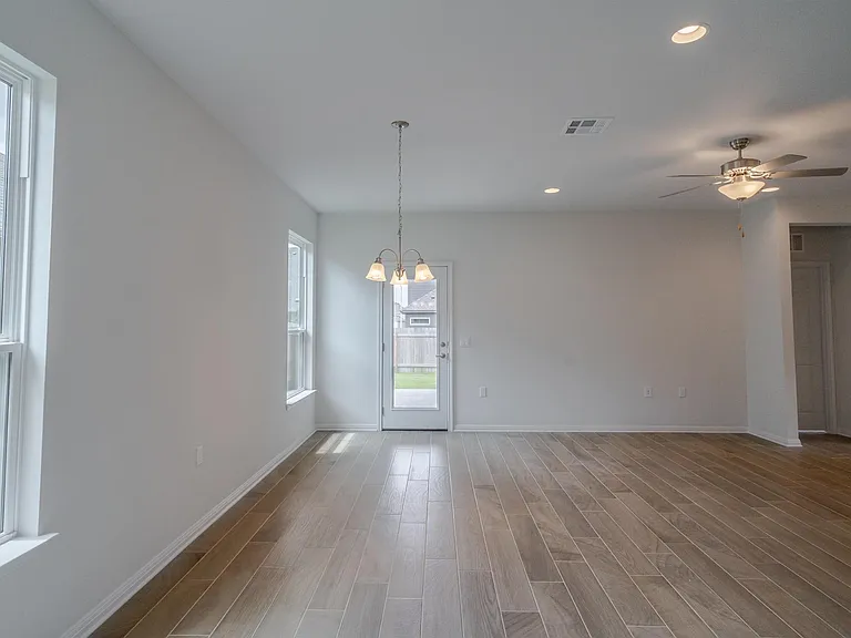 917 Falkland Trce — Photo 11