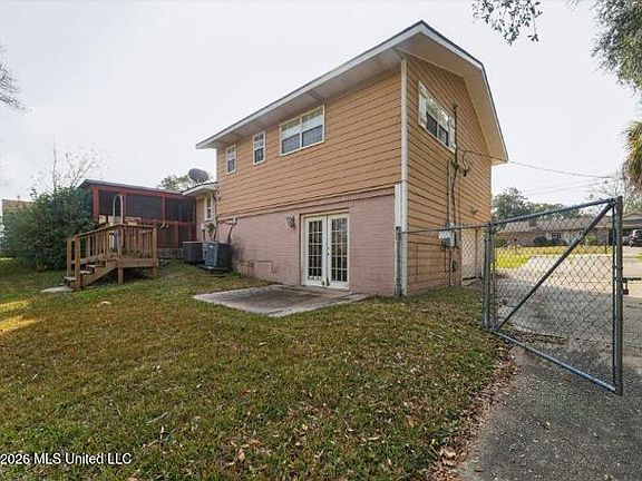 3rd image of 774 Sharon Hills Dr