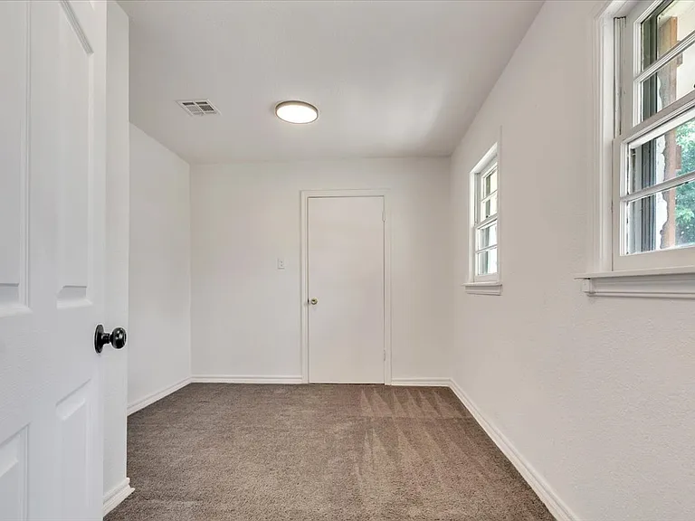2116 Andover Ct — Photo 21
