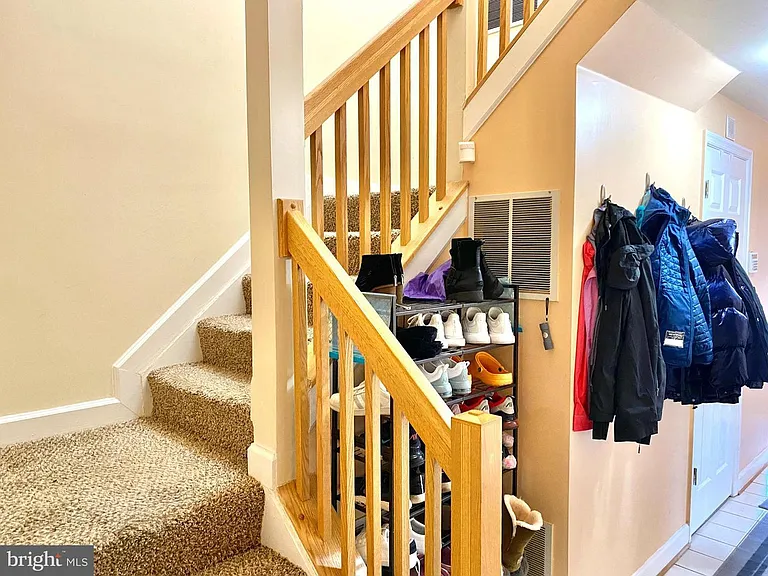 55 Taverngreen Ct — Photo 32