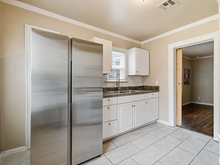 E 8th St Duplex — Photo 37
