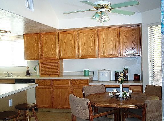 Open kitchen w/ breakfast nook