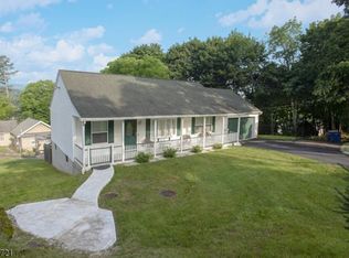 3 Oak St, Newton, NJ 07860