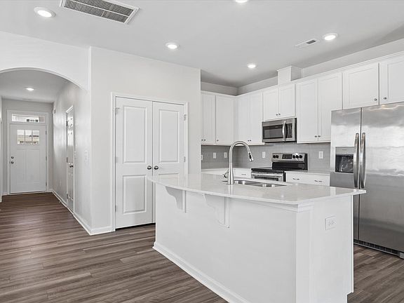 4th image of 299 E Compass Way