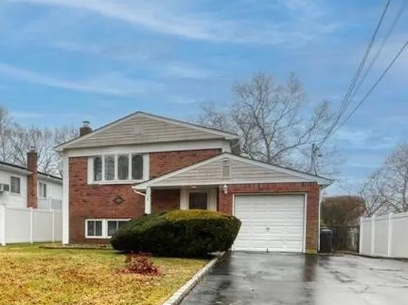 386 Southport Street, Ronkonkoma, NY 11779