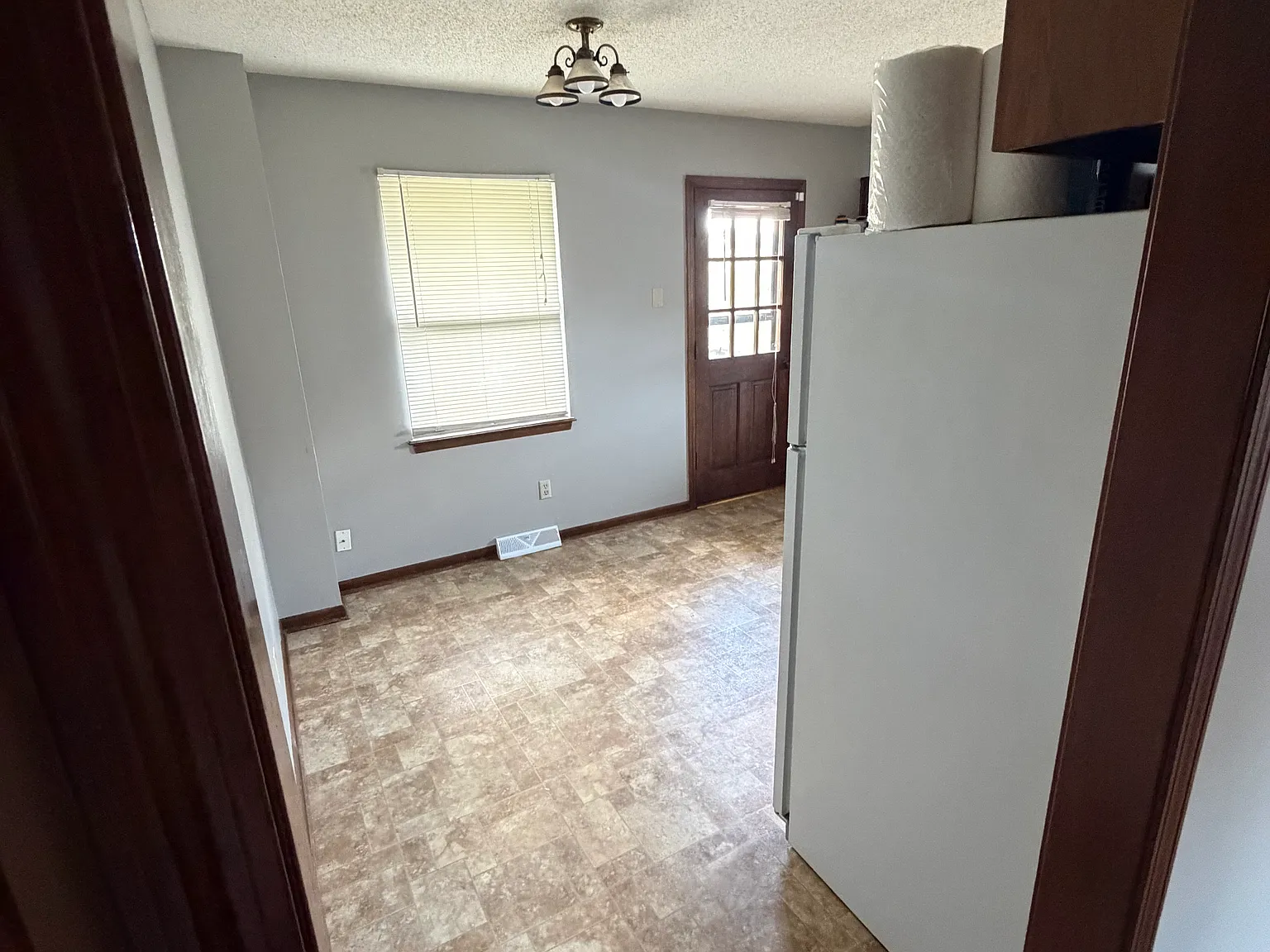 3 bed, 1200 sqft, $1,600 — Photo 3