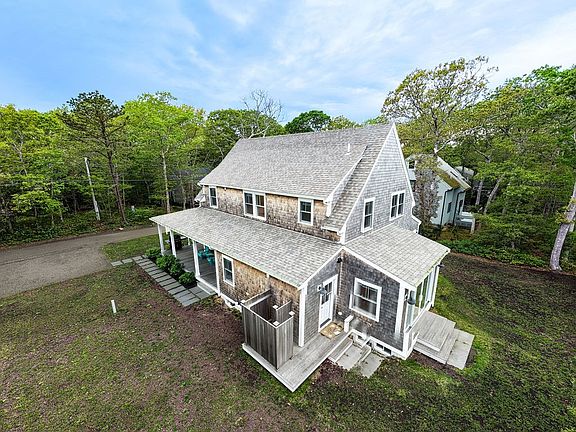 2nd image of 28 Grovedale Rd