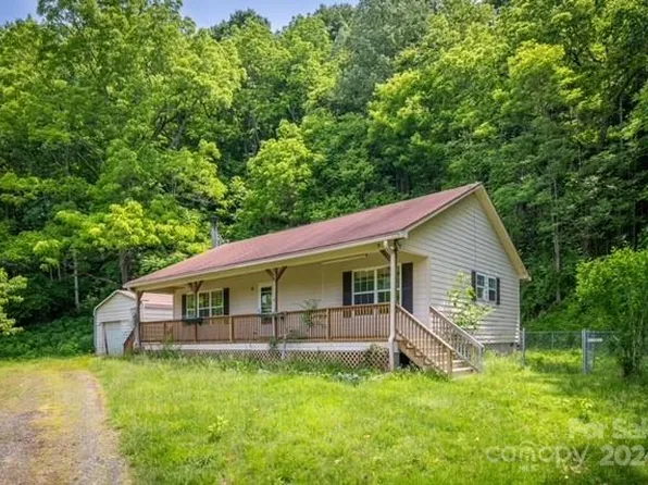26 Harmony Ln, Bakersville, NC 28705