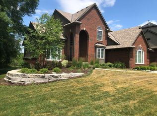 45612 S Lake Dr, Novi, MI 48377