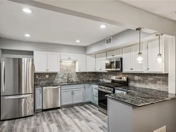 1451 Oakridge Cir, Decatur, GA 30033