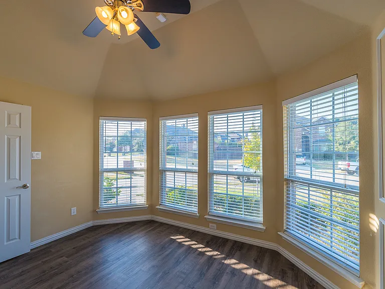 918 Witherby Ln — Photo 5