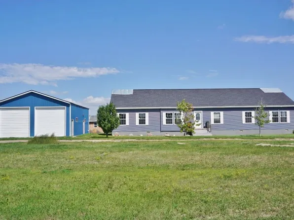 309 Railroad Ave SE, Stanley, ND 58784