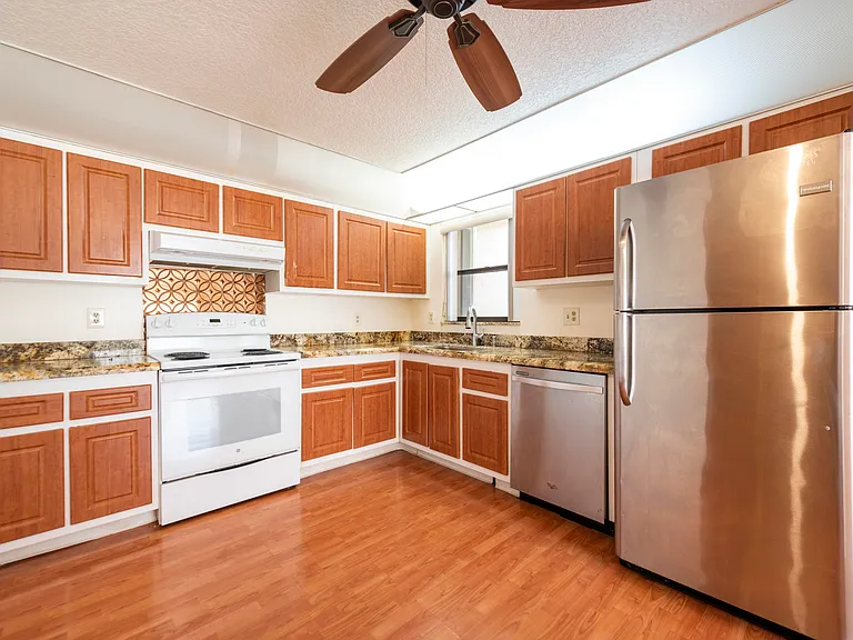 9641 Riverside Dr #F1 — Photo 26