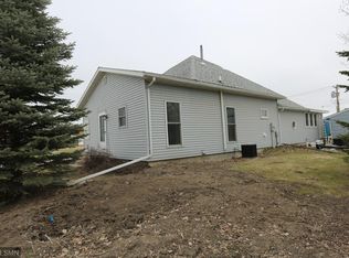 113 7th St, Dawson, MN 56232