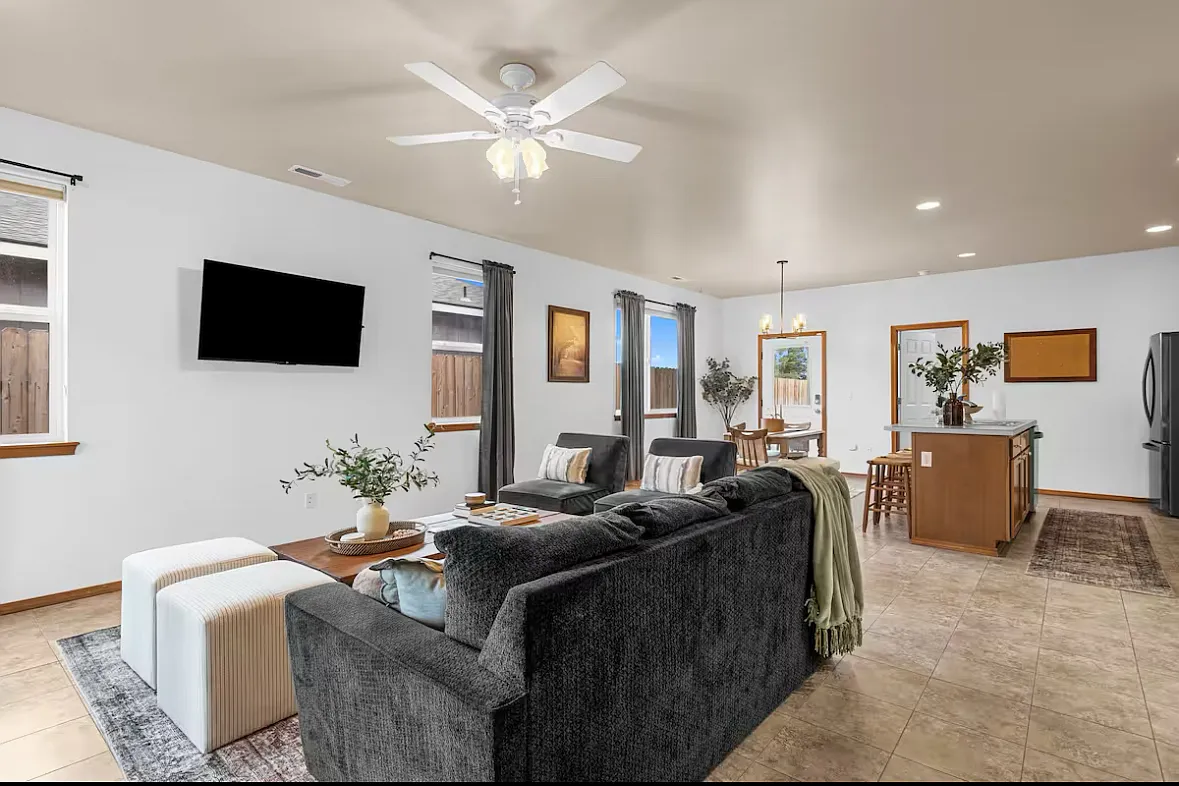 3 bed, 1401 sqft, $3,000 — Photo 3